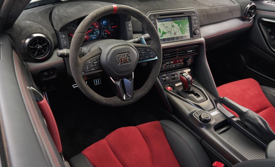 Торпедо Nissan GT-R Nismo (R35) 2019 года  (NA) (фото 16 из 19)